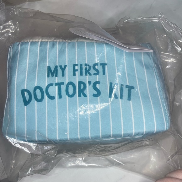 Carter’s Simple Joys My first doctor kit - Picture 4 of 4